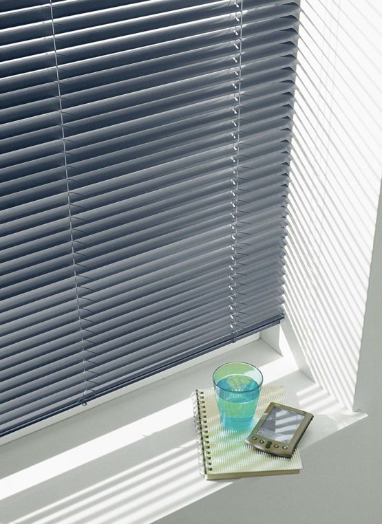 GARDINIA Aluminium Venetian Blinds, Visibility, Light and Glare Protection, Wall and Ceiling Mounting, Mounting Kit Included, Aluminium Venetian Blinds, Slate Grey, 70 x 175 cm (WxH) - Image 3