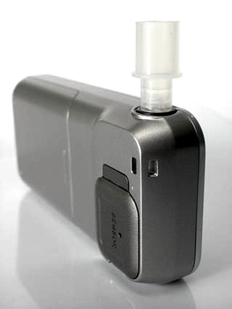 AlcoDigital AL7000 Digital Breathalyser with Replaceable Sensor, Silver - Image 3