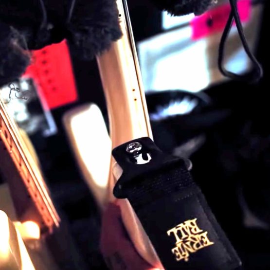 Ernie Ball P04146 Wide Neoprene Polylock Comfort Strap - Image 3