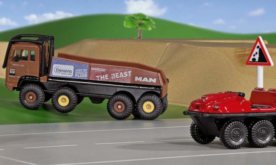 siku 1686, HS Schoch 8x8 MAN Truck-Trial, Metal/Plastic, 1:87, Brown, Incl. 2 warning signs, Compatible with other siku models of the same scale - Image 3