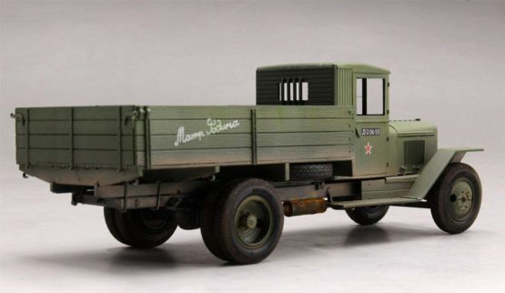 Hobbyboss 83886 1:35 Scale Russian ZIS-5B Truck Plastic Model Kit - Image 2
