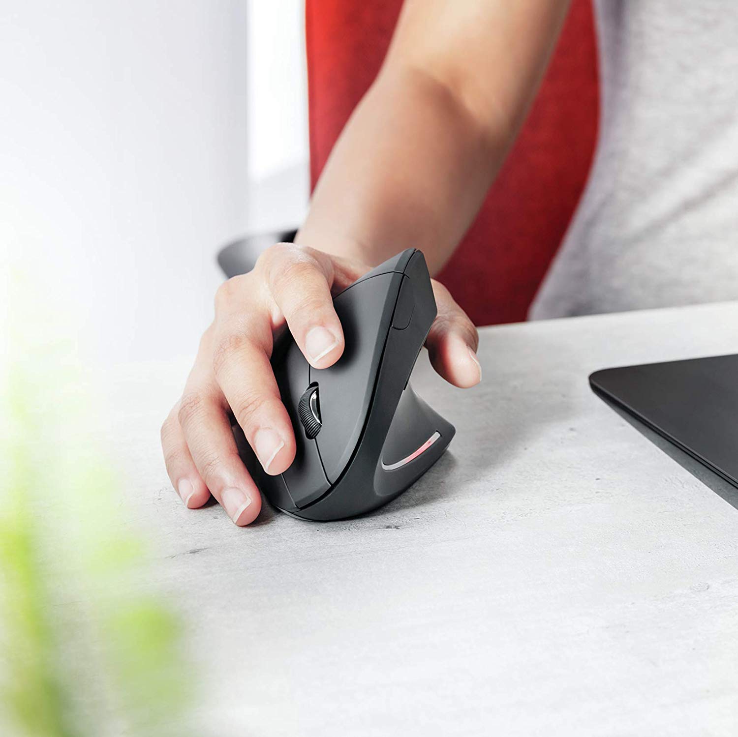 Trust Verto Wireless Ergonomic Mouse, Vertical Mouse with Storable USB Micro-receiver, 800-1600 DPI, 6 Buttons - Image 3