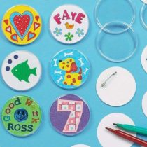 Baker Ross E1754 Design Your Own Badge (Pack Of 10) For Kids To Decorate and Kids Party Bag Fillers White 5.5 cm