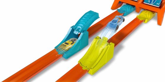Hot Wheels GBF89 Action Play Set for 1 or 2 Players Multiple Ways to Score - Image 4