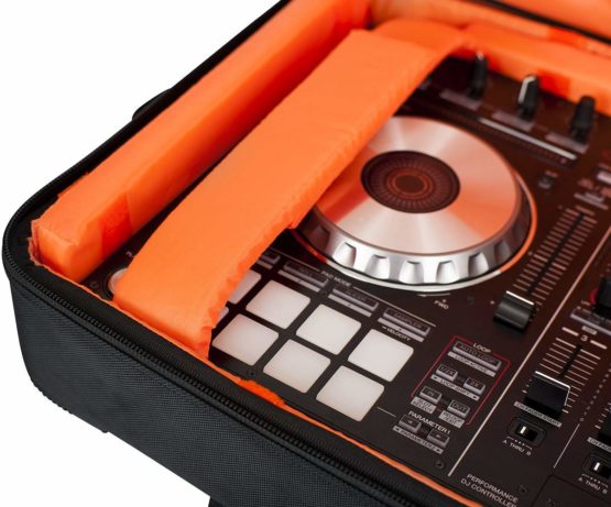 Gator G-CLUB-CONTROL27BP Carry Bag With Backstraps For DJ Style MIDI Controllers Up To 27 Inches - Image 4