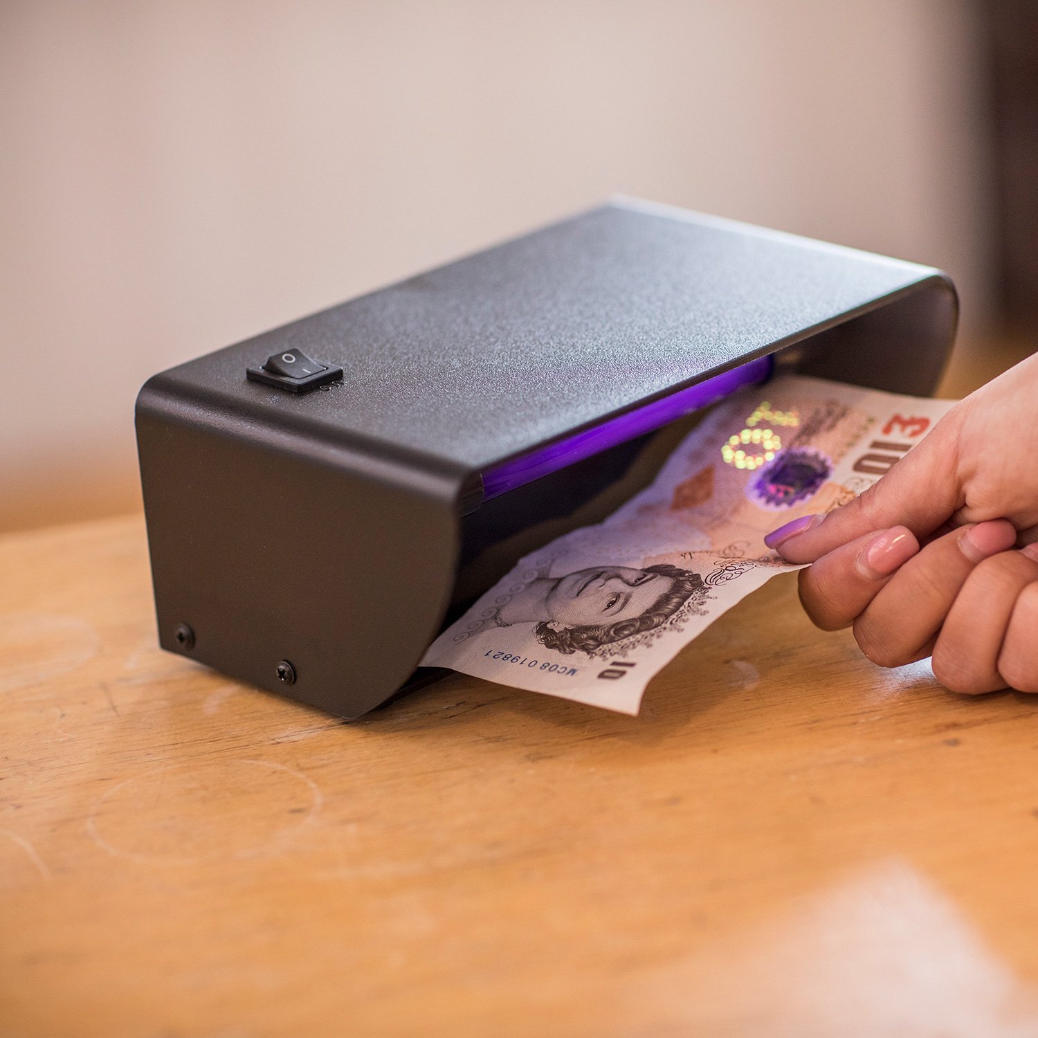 Mercury Official Bank Note & Document Checker, Detect Fake Currency using Ultraviolet Light, Black - Image 2