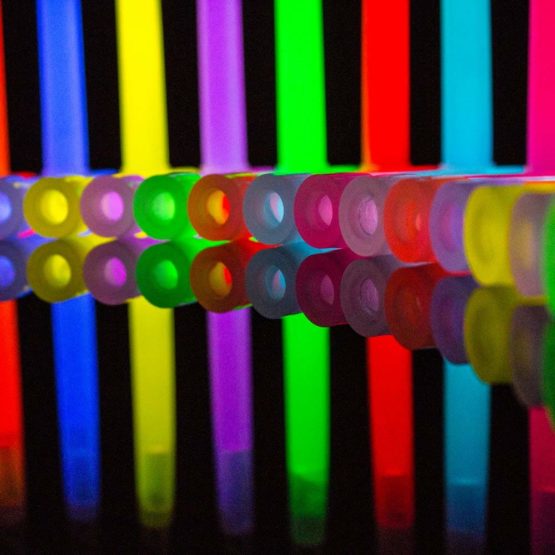 The Glowhouse Premium Ultra Bright 6 inch Glow Sticks Mega Party Pack of 25 (Mixed) - Individually Wrapped with Lanyards UK Brand - Image 4
