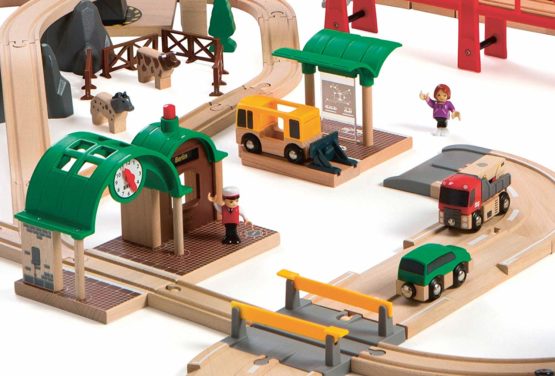 BRIO World Railway Deluxe Train Set for Kids Age 3 Years Up - Compatible with all BRIO Railway Sets & Accessories - Image 3