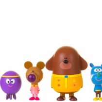 Hey Duggee 1870R Squirrel Figurine Set with Duggee, Multicolor