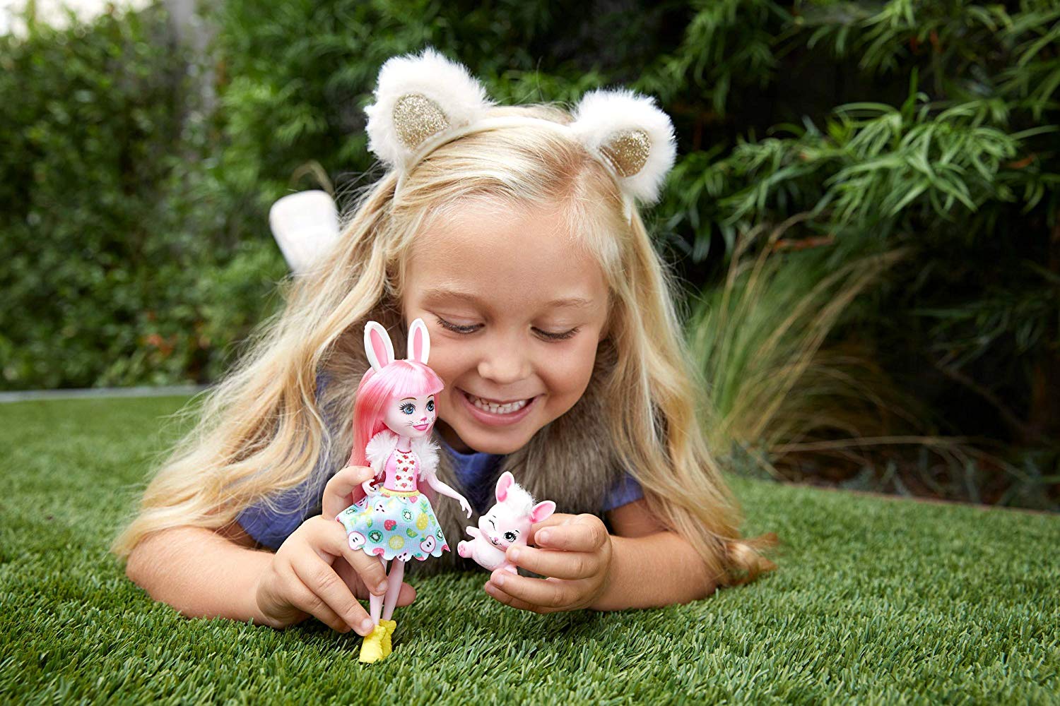 Enchantimals Bree Bunny Doll & Twist Figure, 6-inch small doll, with long pink hair, animal ears and tail, removable skirt - Image 2