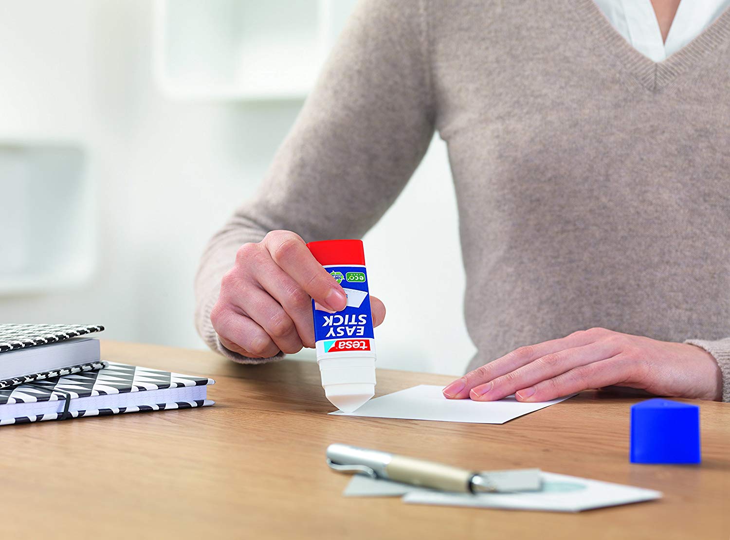 tesa Easy Stick - Odourless Craft Triangular Glue Stick for Paper and Cardboard - Solvent-Free and Environmentally Friendly - 3 x 25 g - Image 4