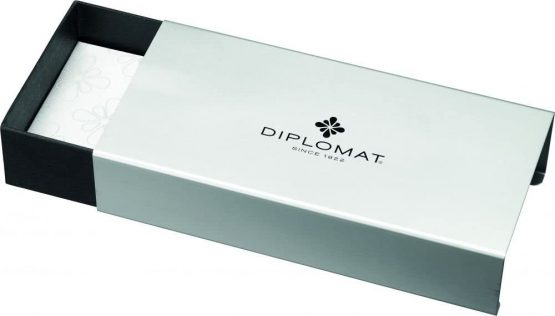 Diplomat Excellence A2 Fountain Pen with Steel Fine Nib - Evergreen Gold - Image 3