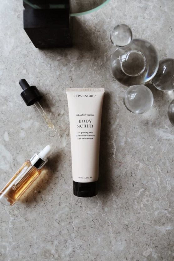Löwengrip Healthy Glow Body Scrub. Prebiotics, Betacarotene. Nourishing & Peels Dry Skin. Exfoliating Sensitive & Normal Skin. Gives Lustre and Structures Skin, 125 ml - Image 2