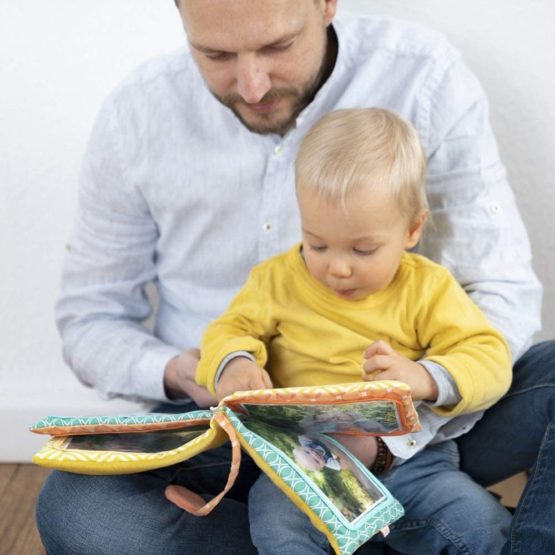 Fehn 066333 Lion Photo Book – Soft Picture Book to Memorise Faces and Learn Names for Babies and Toddlers from Newborns Upwards – Dimensions : 20 X 15 cm - Image 4