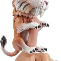 Fingerlings Untamed Sabre Tooth Bonesaw
