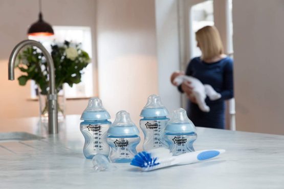 Tommee Tippee Closer to Nature® Newborn Baby Bottle Starter Set, Breast-like Teats with Anti-Colic Valve, Blue - Image 3