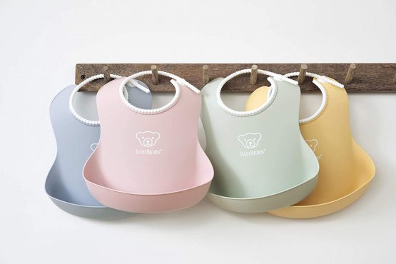 BABYBJÖRN Baby Bib 2-pack, Plastic, Powder green/Powder pink - Image 3