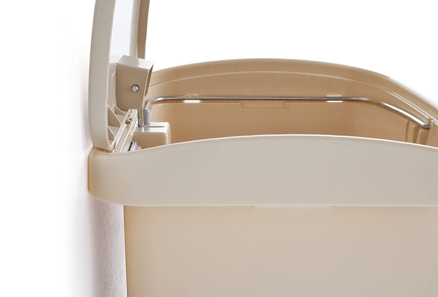 Rubbermaid Commercial Products Slim Jim Step-on Resin Front Step Waste Receptacle Bin 30 Litre Beige 1883456 - Image 4