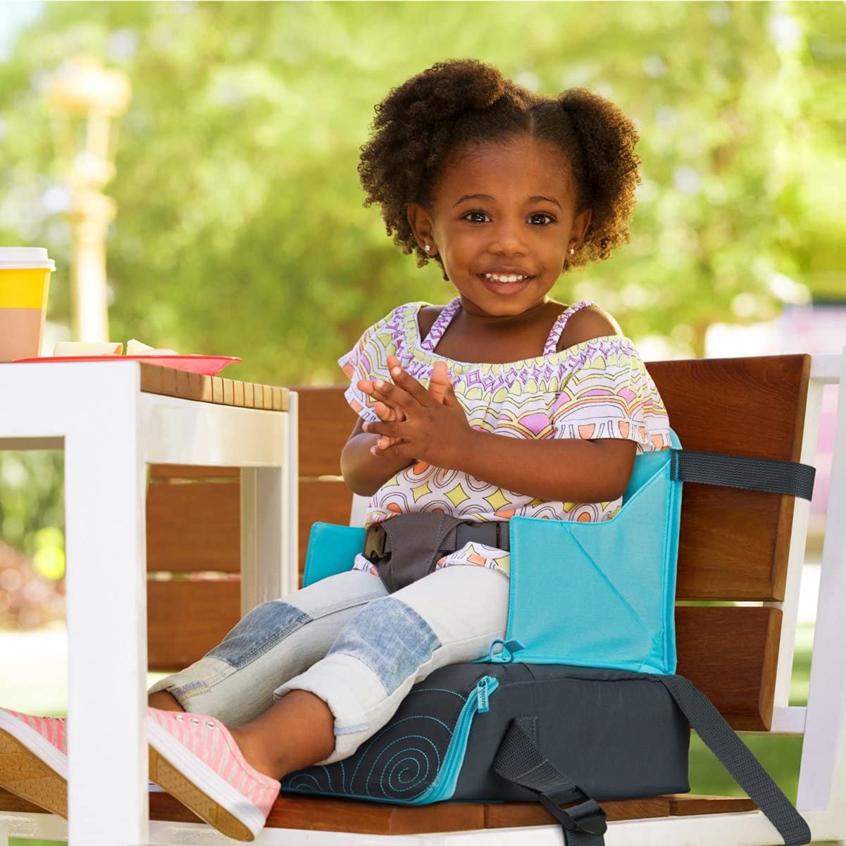 Munchkin Travel Booster Seat, Toddler Feeding High Chair, Transforms into a Portable Carry Bag or Baby Changing Bag - Image 3