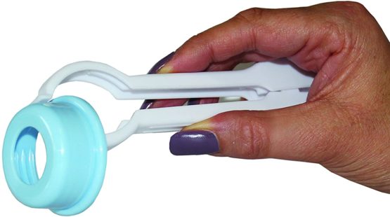 Dreambaby Baby Feeding Bottle Tongs Holder - with Non-Slip Easy Grip Round Shape Design Clamp - White - Model G527 - Image 3