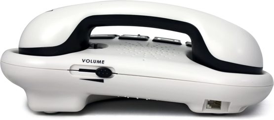 Geemarc AMPLIPOWER 40 - Amplified Extra Loud 40 dB Big Button Corded Telephone with Memory Buttons- Hearing Aid Compatible - White Colour- UK Version - Image 3