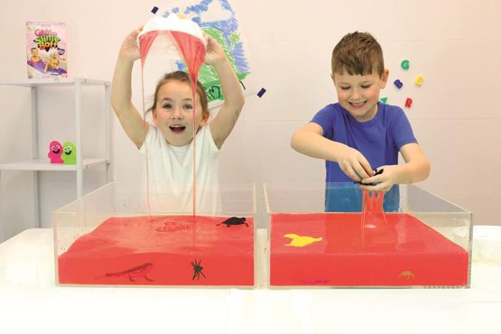 Slime Baff Red, 1 Bath or 6 Play Uses from Zimpli Kids, Turns water into gooey, colourful slime, Christmas Crafts for Children, Xmas Eve Box Fillers - Image 4