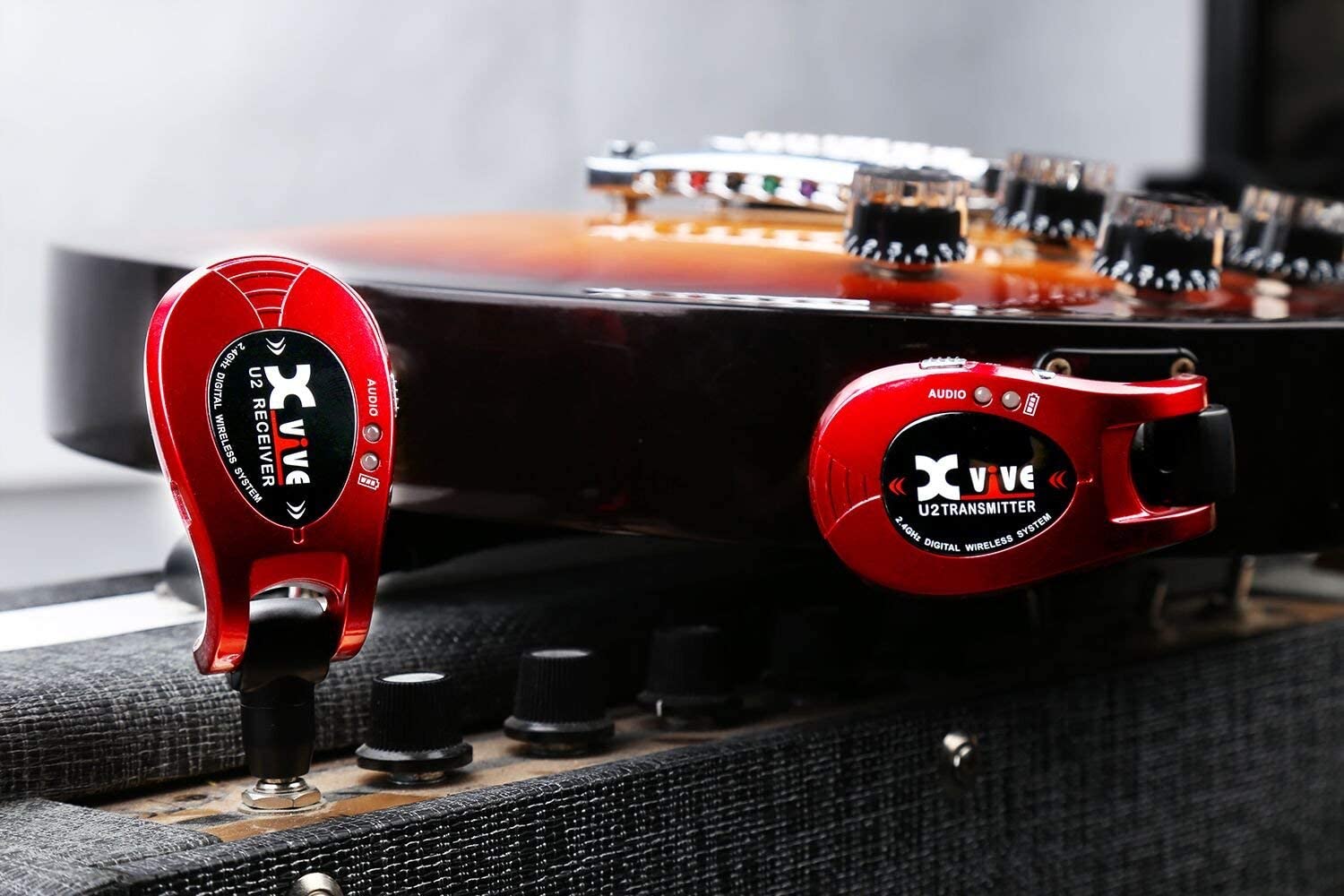 Xvive U2 Wireless Digital Transmitter/Receiver System for Guitar Bass and Other Instruments, Rechargeable, 2.4 GHz Rosso Metallizzato - Image 4