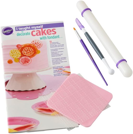 Wilton Taught Myself Amazing Fondant Cakes Book Set, Multi-Colour, 3.18x16.51x30.48 cm - Image 3