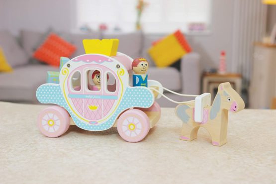 Indigo Jamm Princess Polly Carriage, Classic Wooden Toy Playset with Removable Roof and Passengers - Image 3