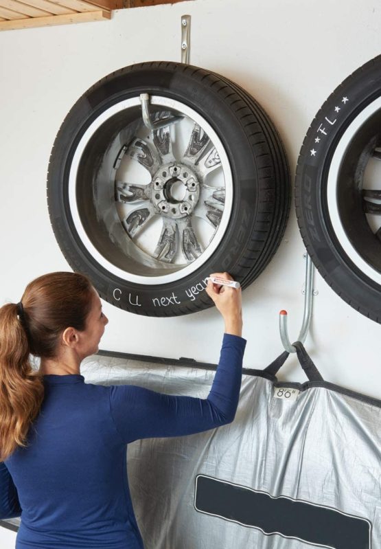 edding 8050 Tyre Marker - White - 1 Pen - Bullet Nib 2-4 mm - for Marking Tyres and Other Rubber Surfaces, Indoor and Outdoor Use, Waterproof - Image 2