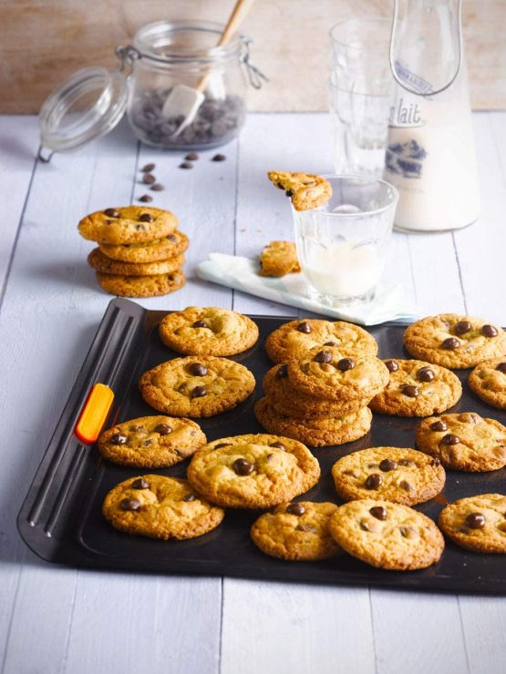 Le Creuset 94102115130000 Toughened Non-Stick Bakeware Cookie Tray, 38 cm, Black - Image 3