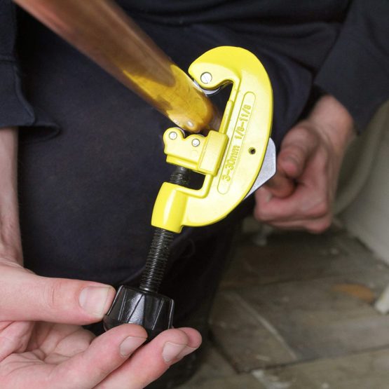 Stanley 070448 3 - 30mm Adjustable Pipe Cutter - Image 3
