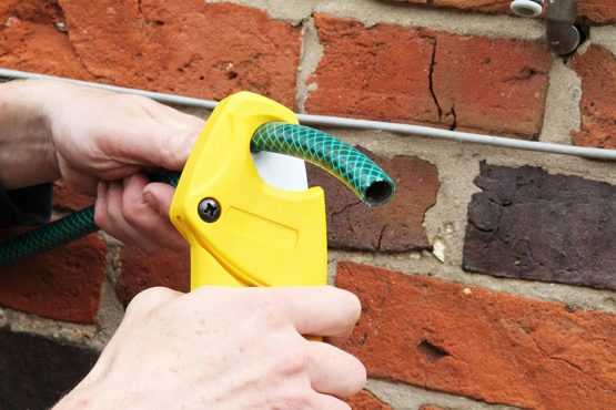 Stanley 070450 28mm Plastic Pipe Cutter - Image 4
