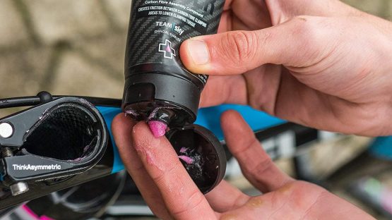 Muc-Off Carbon Gripper, 75 Grams - Advanced Carbon Fibre Assembly Compound For Bicycles - Improves Grip By Creating Friction Between Carbon Areas - Image 4