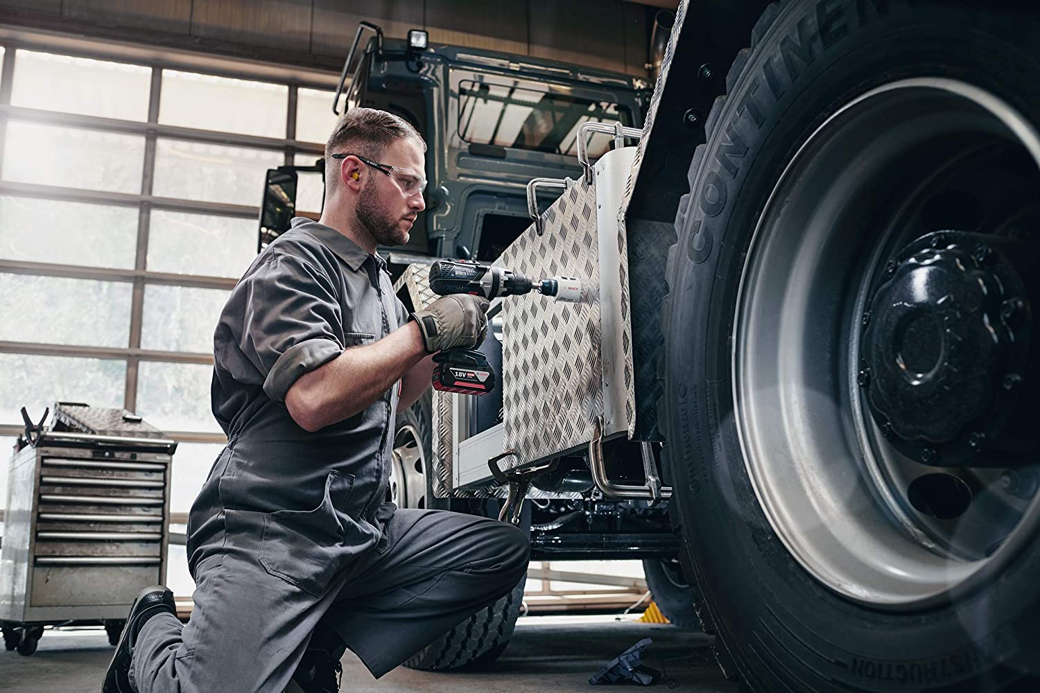 Essay sven lutticken progressive striptease 03 image