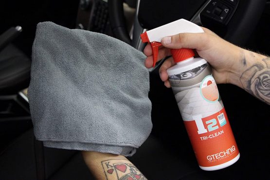 Gtechniq I2 Tri-Clean 500ml - Cleans and Protects Vehicle Upholstery from Spills, Dirt, Mess - Absorbs Odour, Kills 99.9% Bacteria, pH Neutral Cleaner - Lab Tested, Added Anti Microbial Technology - Image 2