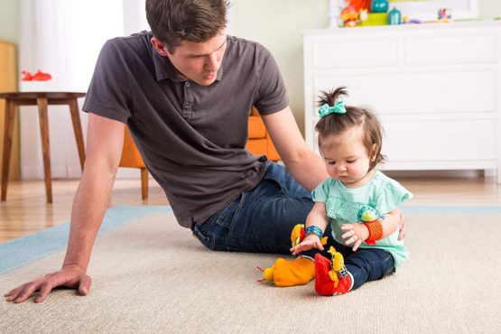 LAMAZE Gardenbug Wrist Baby Rattle Toy Baby Gift Set, Cute Foot Finder Baby Toy with Sensory Stimulation, Suitable for Boys & Girls From 0 - 6 Months, Styles May Vary LC27634 - Image 3