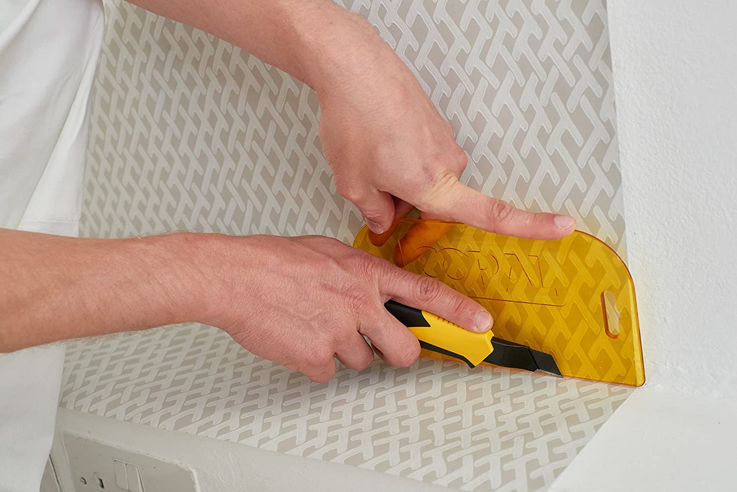 CORAL 69500 Paperwiz 3-in-1 Wallpaper Tool, The Original, Yellow, 11.1 x 20.8 cm - Image 3