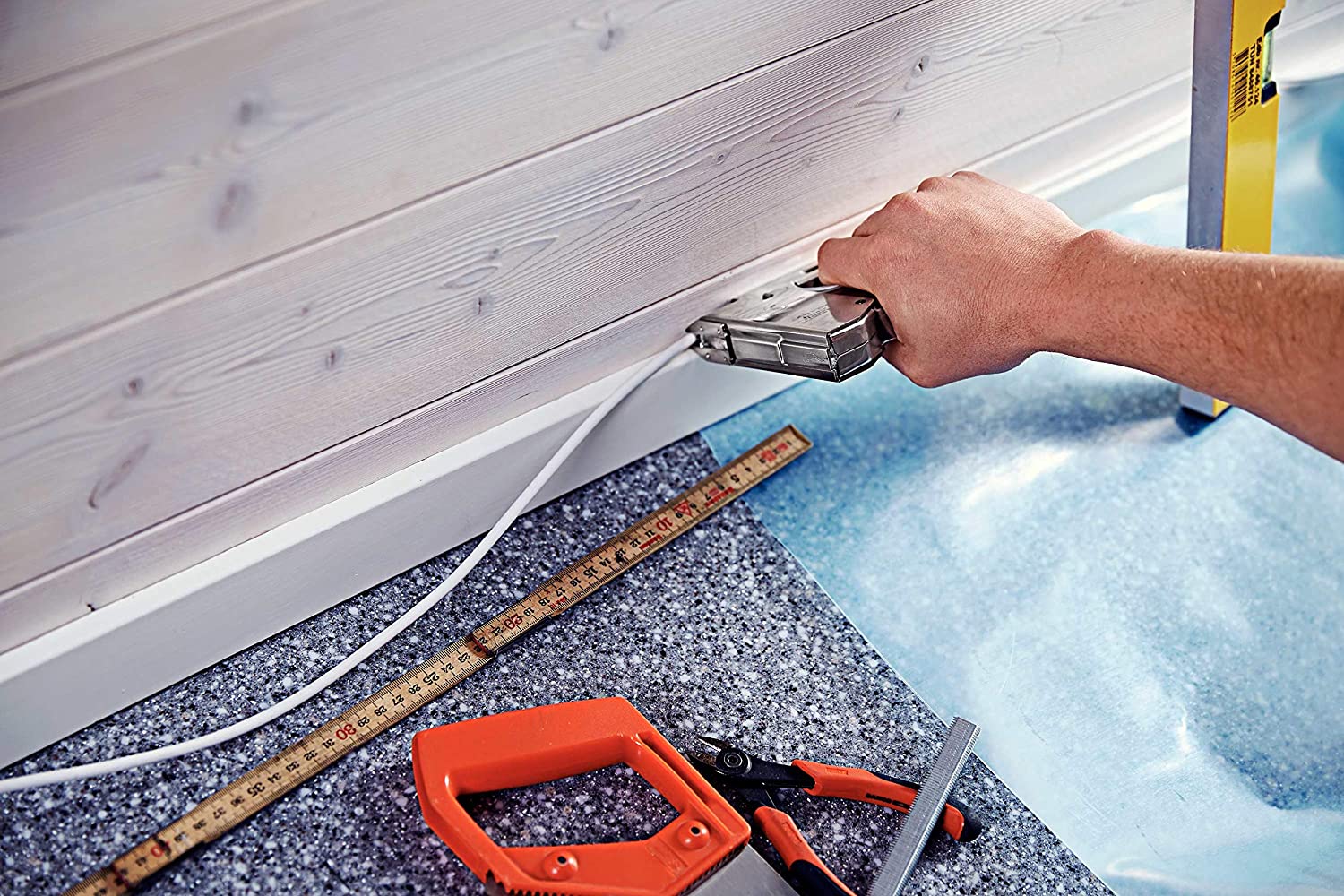Rapid Heavy Duty Manual Staple Gun PRO R28 for No. 28 Staples, Cable Tacker with Easy-to-Squeeze Trigger - Image 4