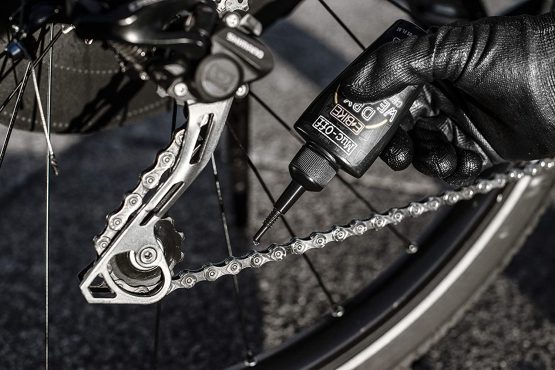 Muc-Off E-Bike Dry Chain Lube, 50 Millilitres - Premium Electric Bike Chain Lubricant With UV Tracer Dye - Formulated For Dry Weather Conditions - Image 3