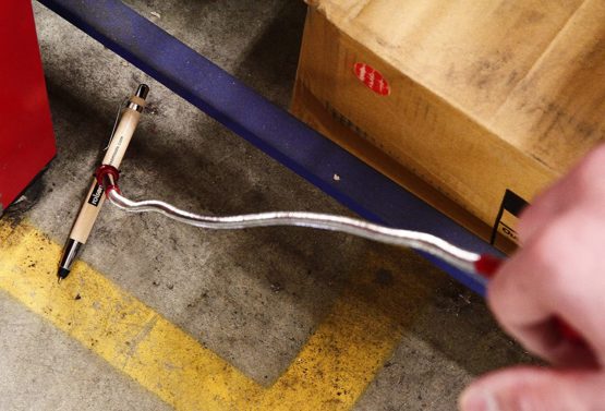 Rolson 60365, LED Claw and Magnetic Pick Up Tool, Red - Image 4