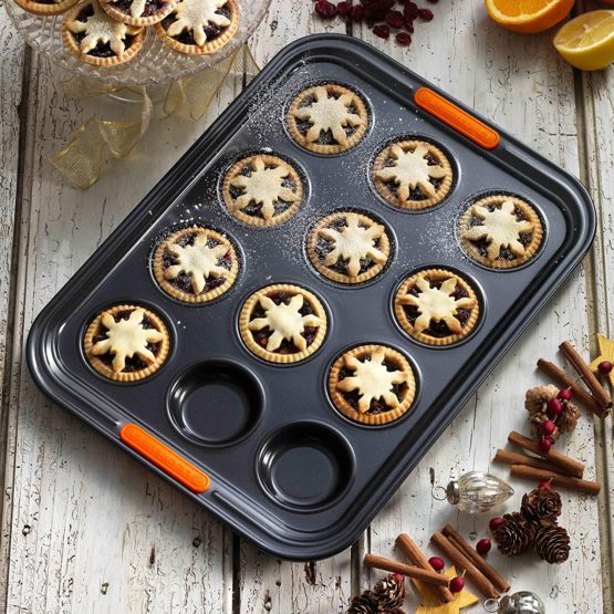 Le Creuset Toughened Non-Stick Bakeware 12 Cup Bun Tray, Black - Image 2
