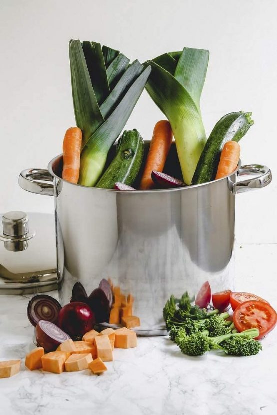 MasterClass MCSTPOT24 Induction-Safe Stainless Steel Stock Pot With Lid, Silver, 8.5 Litre, 24 cm - Image 3