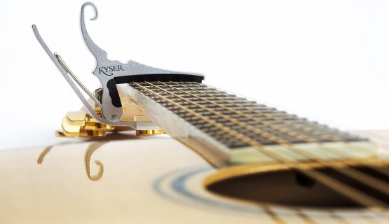 Kyser Quick-Change Capo for 6-string acoustic guitars, Silver, KG6S - Image 3
