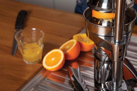 Leopold Vienna Profi Hand Fruit Juicer - Image 3