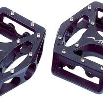 BBB Cycling Mountain Bike Pedals Flat 9/16" with Replaceable Grip Pins for Downhill and Freeriding MountainHigh BPD-32