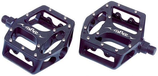 BBB Cycling Mountain Bike Pedals Flat 9/16" with Replaceable Grip Pins for Downhill and Freeriding MountainHigh BPD-32