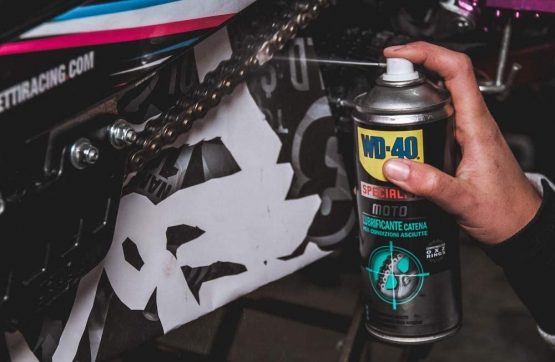 WD-40 Specialist Motorcycle Chain Lubricant, 400 ml, Ideal in Dry Conditions, Compatible with O-X-Z Rings - Image 4