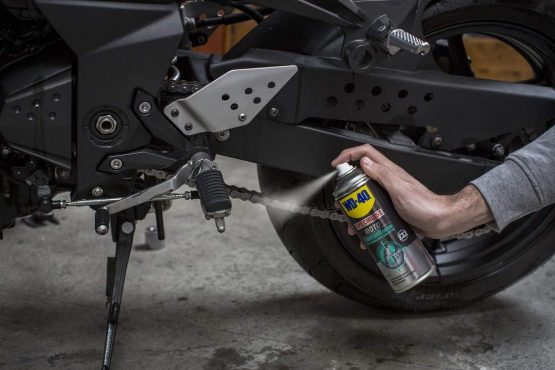 WD-40 Specialist Motorcycle Chain Lubricant, 400 ml, Ideal in Dry Conditions, Compatible with O-X-Z Rings - Image 3