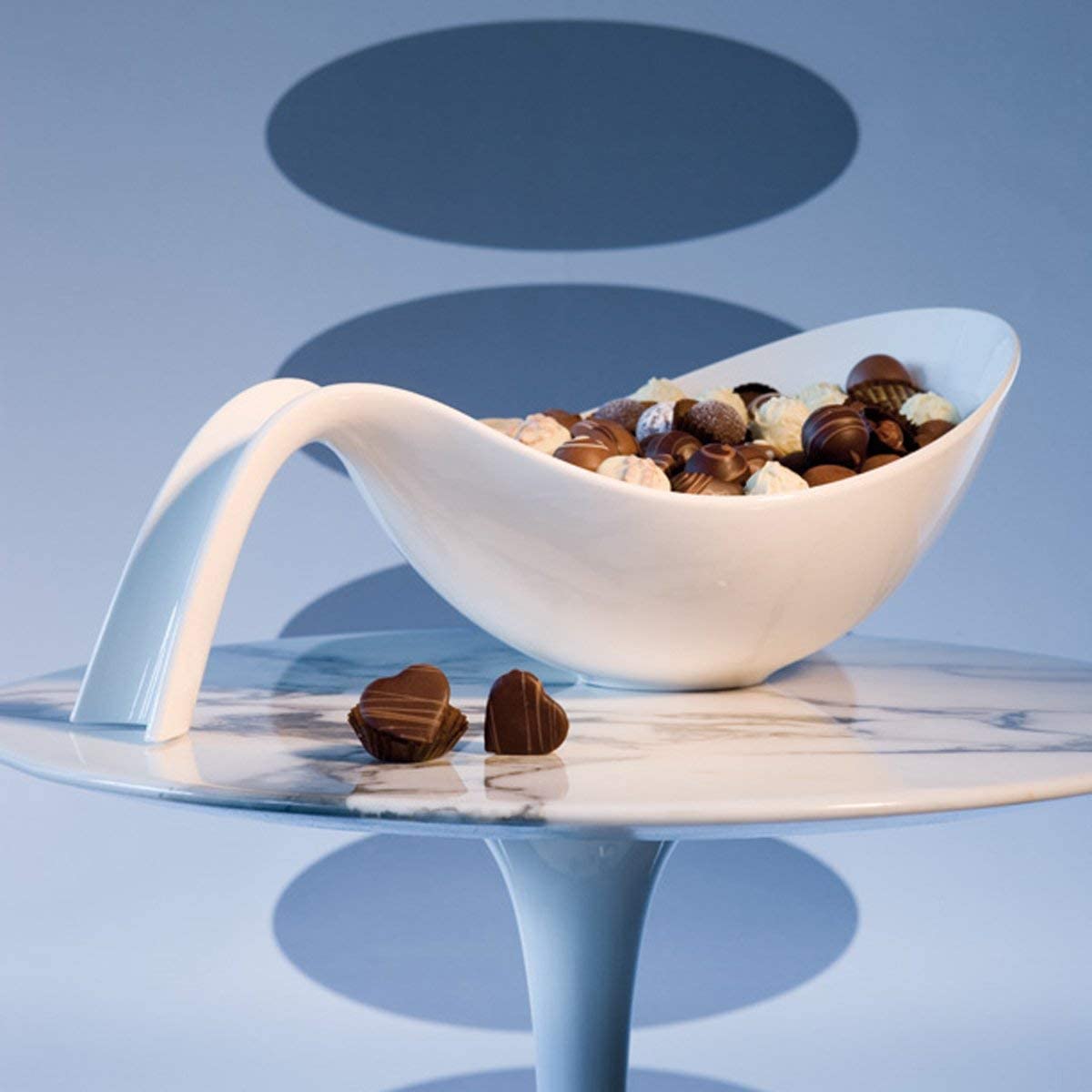 Villeroy & Boch - Flow Bowl with Handle, for Large Salads/soups/Pasta, Premium Porcelain, Dishwasher and Microwave Safe, White, 1800 ml - Image 4